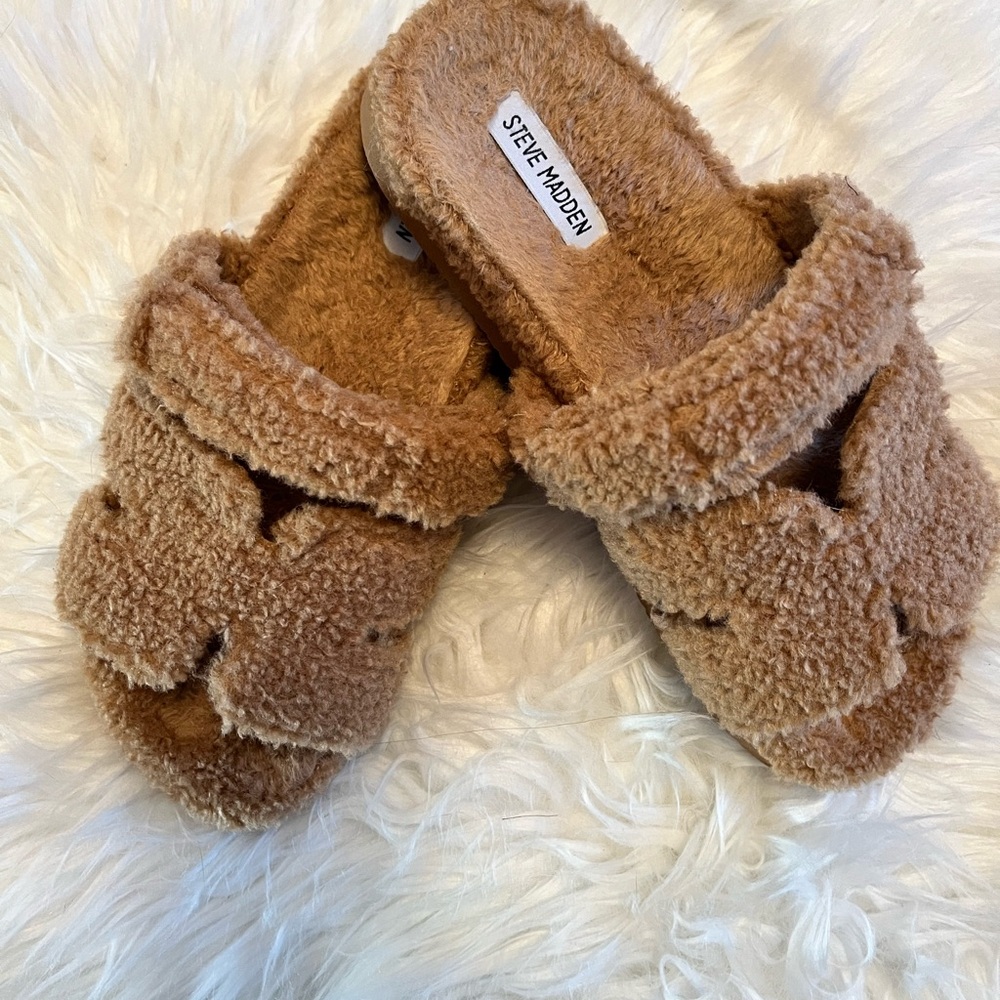 Steve Madden Tan Fuzzy Sandals